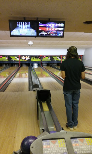 Sports Bar «Hometown Lanes & Sports Bar», reviews and photos, 209 W Main St, Plano, IL 60545, USA