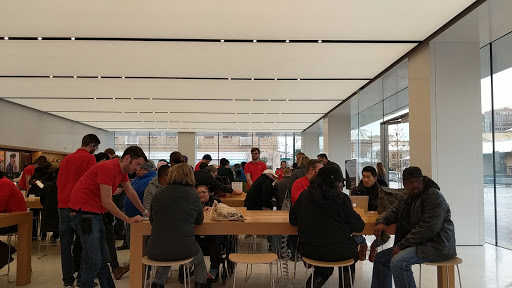 Computer Store «Apple Country Club Plaza», reviews and photos, 227 Nichols Rd, Kansas City, MO 64112, USA