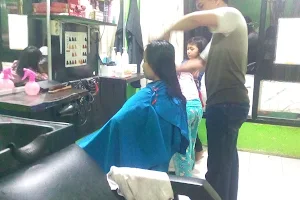 Salon dan barbershop Darma Hairstyle image