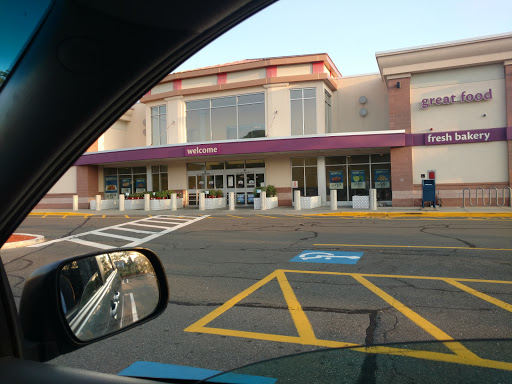 Grocery Store «Stop & Shop», reviews and photos, 6 Thatcher Rd, Gloucester, MA 01930, USA