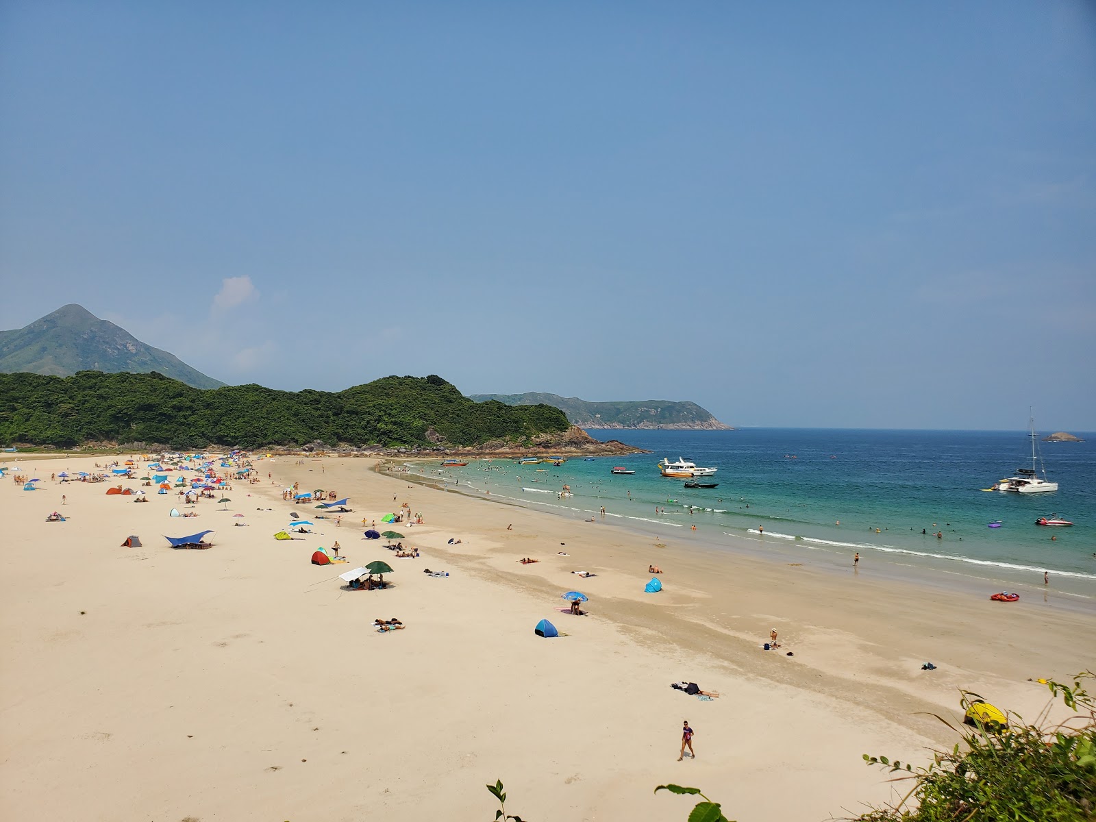 Foto von Ham Tin Beach mit beiger sand Oberfläche