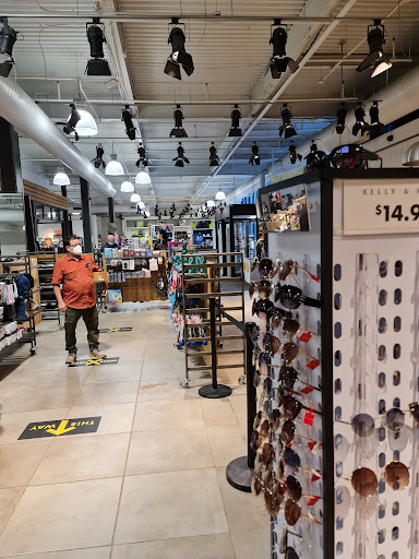 Shoe Store «DSW Designer Shoe Warehouse», reviews and photos, 10400 Old Georgetown Rd, Bethesda, MD 20814, USA