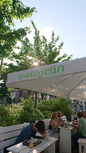 Sattgrün Hafen