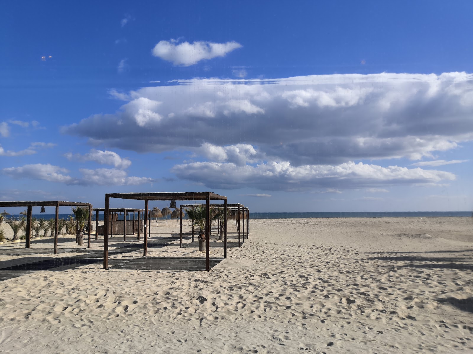 Foto de Plage Jinene Hammamet - lugar popular entre os apreciadores de relaxamento