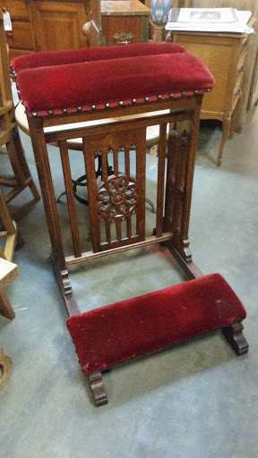 Antique Furniture Store «Lots of Furniture Antiques Warehouse», reviews and photos, 910 N Riverfront Blvd, Dallas, TX 75207, USA