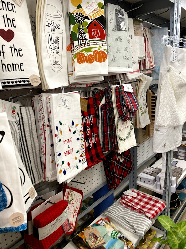 Home Goods Store «Tuesday Morning», reviews and photos, 1615 Sun City Center Plaza, Sun City Center, FL 33573, USA