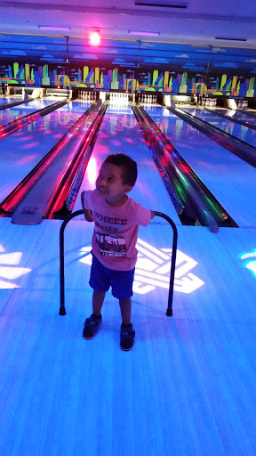 Bowling Alley «Brunswick Zone Fountain Square Lanes», reviews and photos, 631 Lakehurst Rd, Waukegan, IL 60085, USA