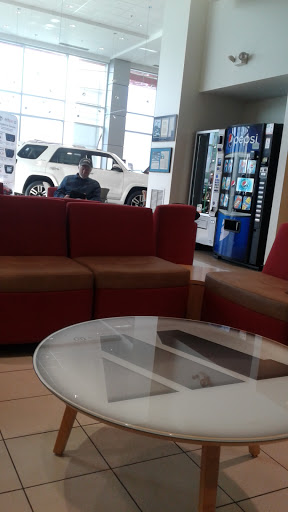 Toyota Dealer «Jeff Wyler Toyota of Clarksville», reviews and photos, 808 E Lewis and Clark Pkwy, Clarksville, IN 47129, USA