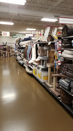 Pet Supply Store «Pet Supplies Plus», reviews and photos, 1791 W Columbia Ave, Battle Creek, MI 49015, USA