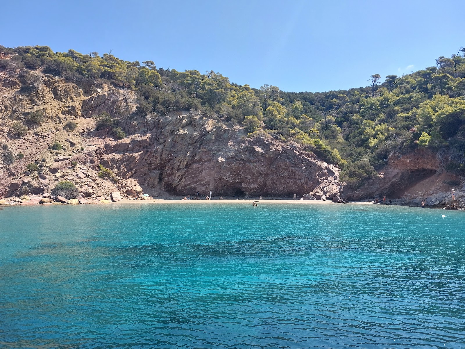 Foto di Paralia Agalipa sorretto da scogliere