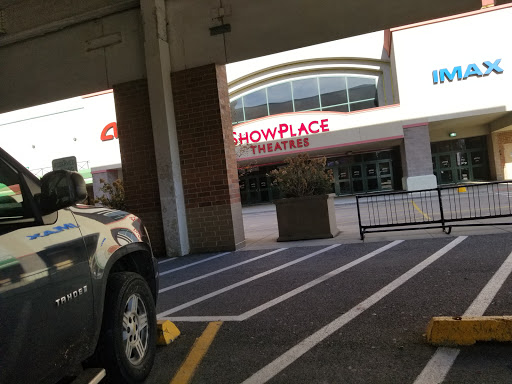 Movie Theater «AMC Showplace Village Crossing 18», reviews and photos, 7000 Carpenter Rd, Skokie, IL 60077, USA