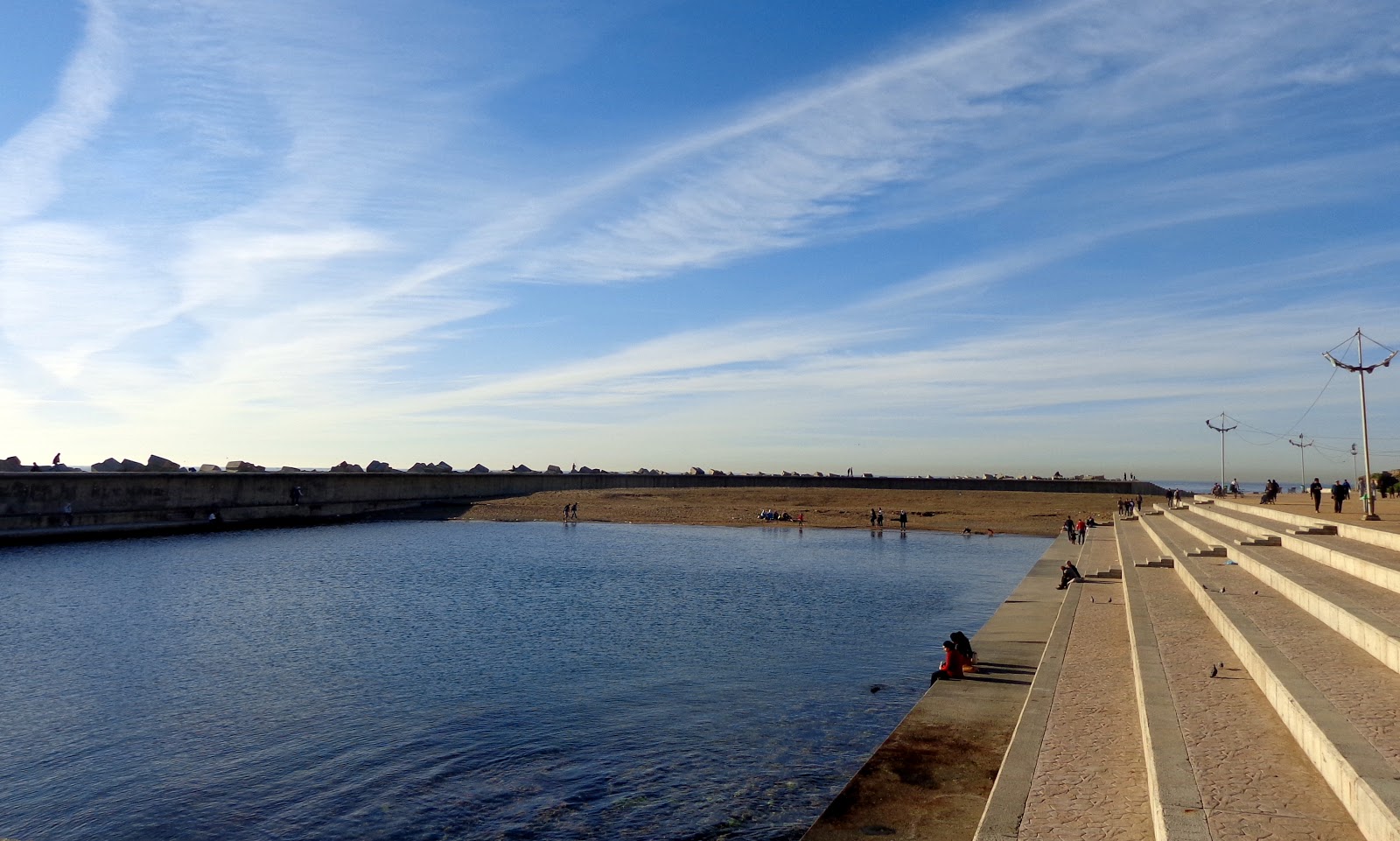 Photo of Artificiel du Confort with blue pure water surface