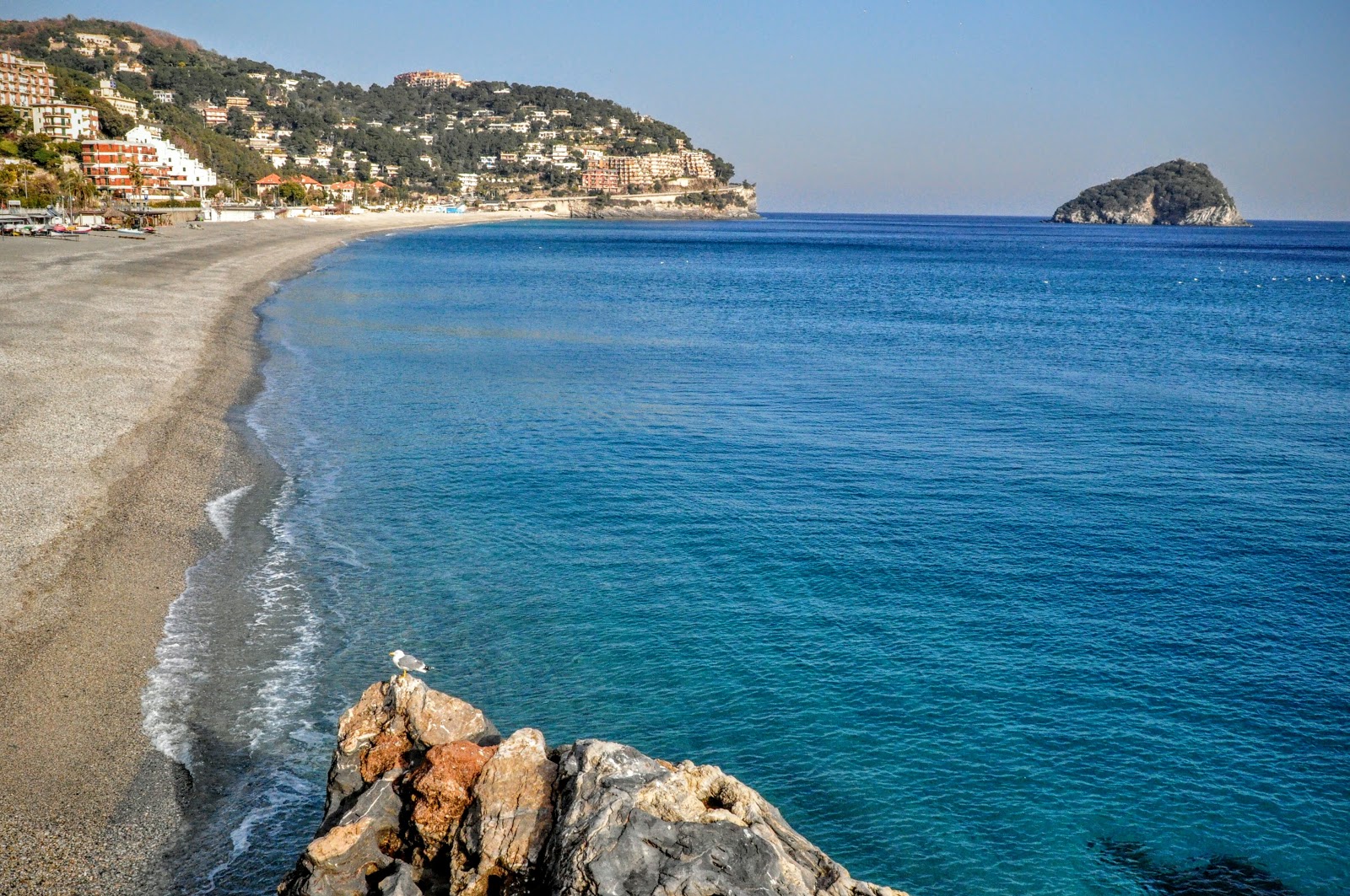 Spiaggia di Bergeggi | Liguria, Włochy - szczegółowe cechy, mapa, zdjęcia, image size:1600x1063