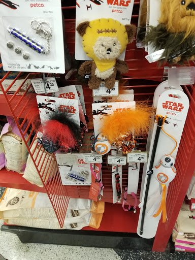 Pet Supply Store «Petco Animal Supplies», reviews and photos, 975 NW Gilman Blvd E, Issaquah, WA 98027, USA