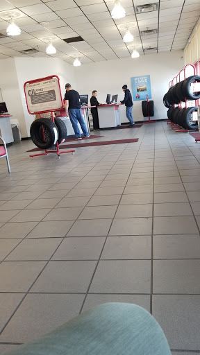 Tire Shop «Discount Tire Store - Center Line, MI», reviews and photos, 26805 Van Dyke, Center Line, MI 48015, USA