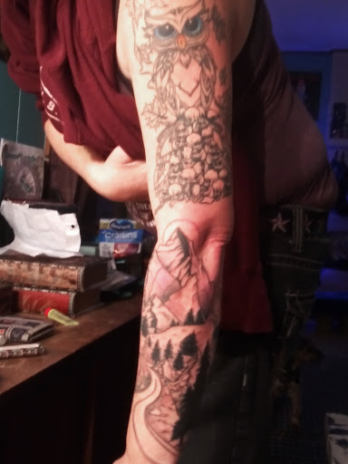 Tattoo Shop «Righteous Tattoo Studio», reviews and photos, 609 E Front St, Bonner Springs, KS 66012, USA