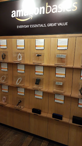Electronics Store «Amazon Books», reviews and photos, 246 Legacy Pl, Dedham, MA 02026, USA