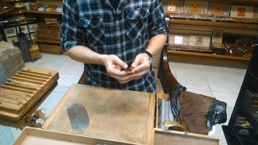 Tobacco Shop «Oro Cubano», reviews and photos, 744 N Delsea Dr, Vineland, NJ 08360, USA