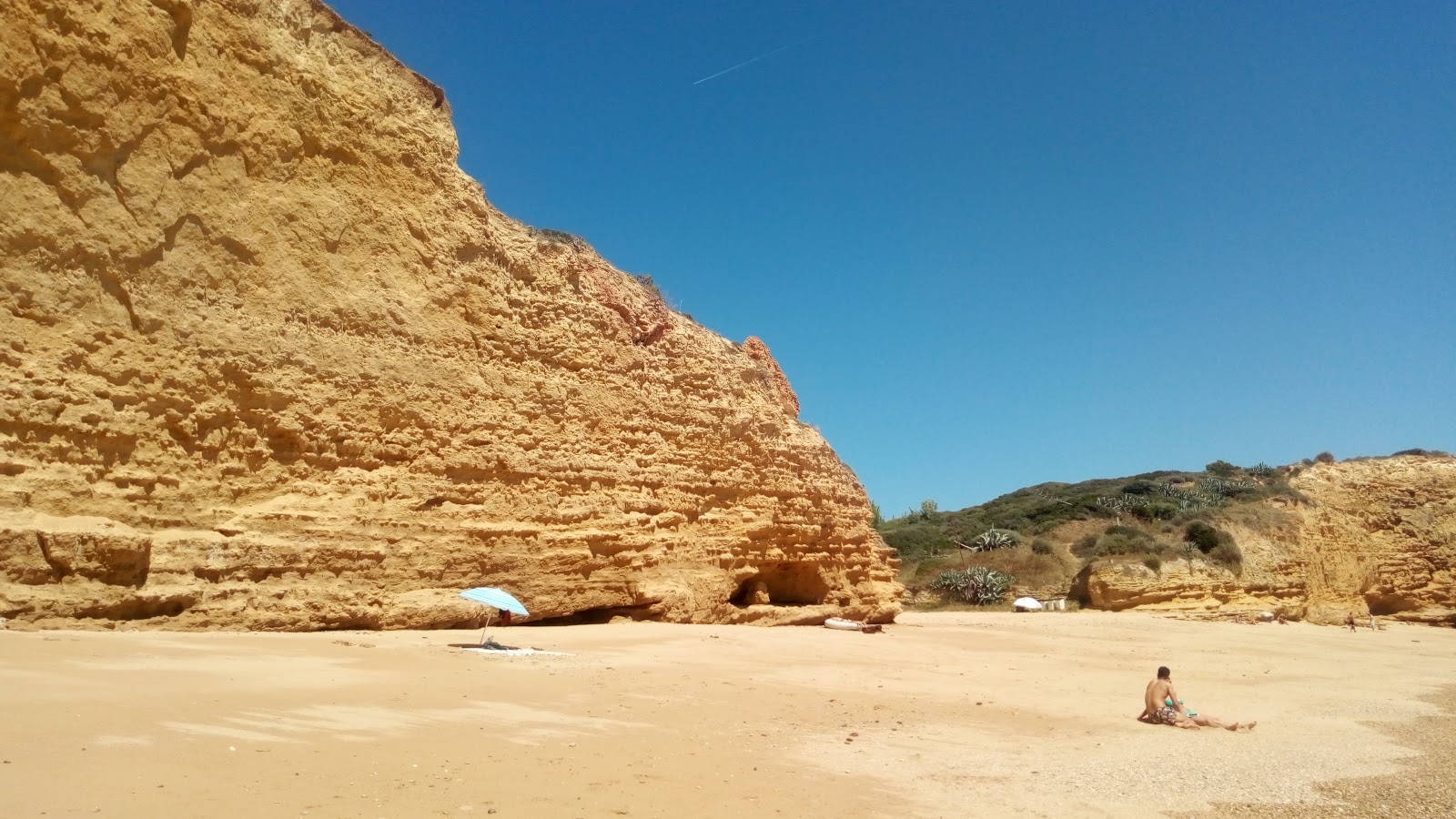 Foto di Cala del Puntalejo con una superficie del sabbia beige
