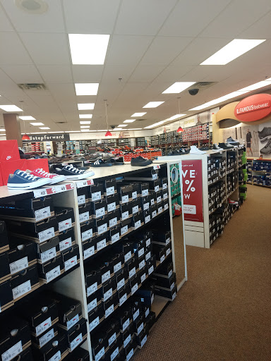 Shoe Store «Famous Footwear», reviews and photos, 4190 Vinewood Ln N, Plymouth, MN 55442, USA