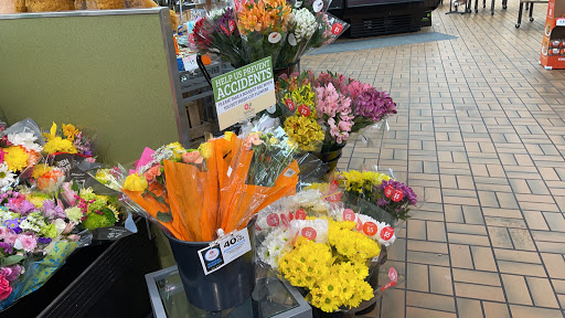 Grocery Store «Schnucks», reviews and photos, 1160 Shackelford Rd, Florissant, MO 63031, USA