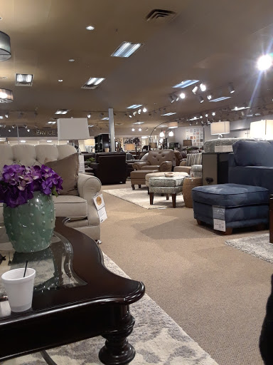 Furniture Store «Art Van Furniture - Muskegon», reviews and photos, 630 Seminole Rd, Muskegon, MI 49441, USA