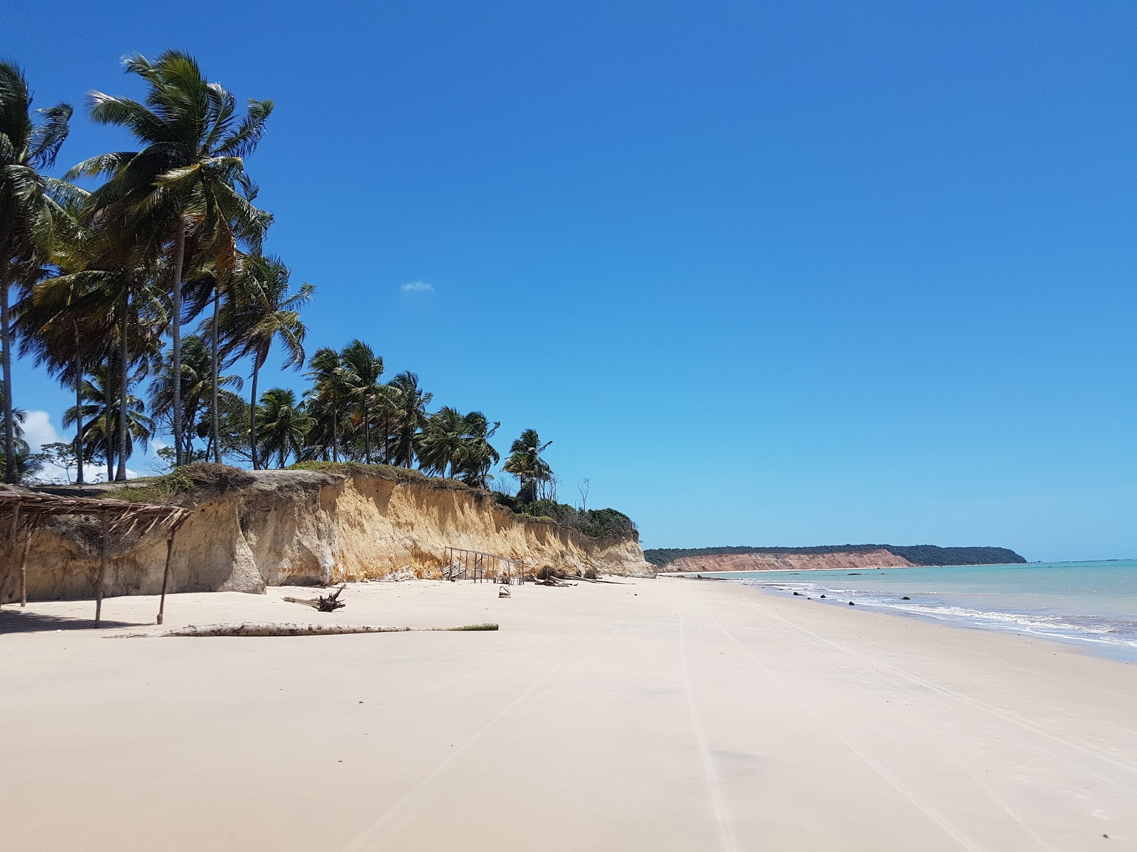 Fotografija Praia do Carro Quebrado z svetel pesek površino