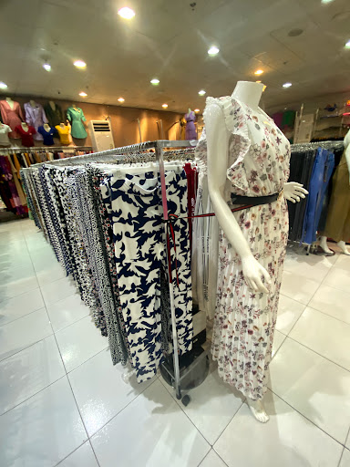 مركز عدنان للملابس 