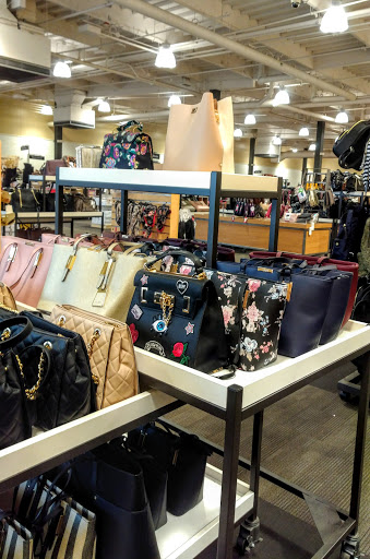 Shoe Store «DSW Designer Shoe Warehouse», reviews and photos, 4001 Factoria Square Mall SE, Bellevue, WA 98006, USA