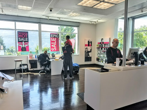 Cell Phone Store «T-Mobile», reviews and photos, 3747 Foothill Blvd, La Crescenta, CA 91214, USA