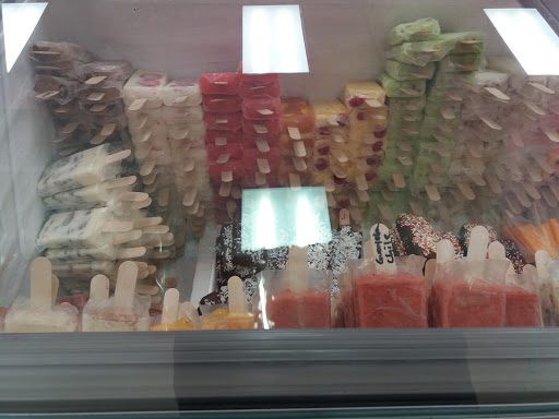 Shopping Mall «Meadowdale Shopping Center», reviews and photos, 100 W Mall Dr, Carpentersville, IL 60110, USA