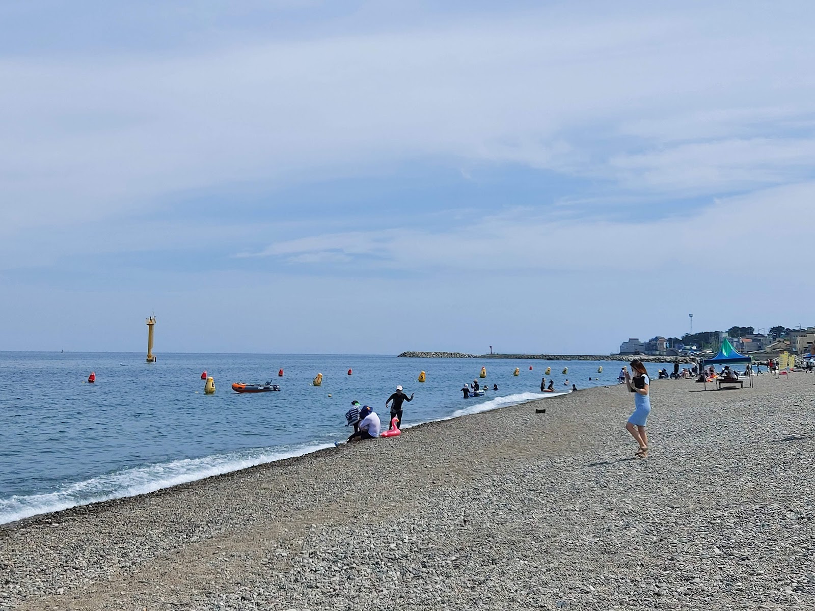 Foto de Najeong Beach con guijarros grises superficie