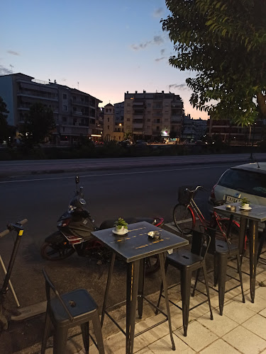 Opinii despre coffeebox în Τρίκαλα - Καφετέρια