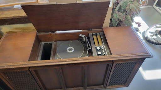 Thrift Store «Muskegon Rescue Mission-Thrift», reviews and photos, 1819 Holton Rd, Muskegon, MI 49445, USA