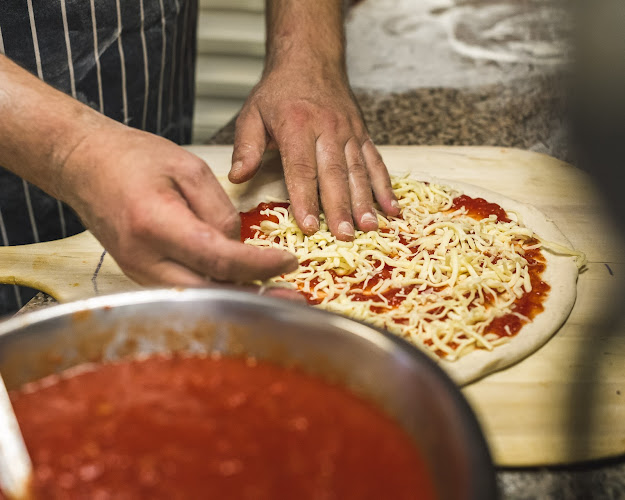 Reviews of Squisito Italian Takeaway Kitchen in Woking - Pizza