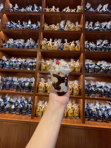 Chocolate Shop «Ghirardelli Ice Cream and Chocolate Shop», reviews and photos, 3545 S Las Vegas Blvd, Las Vegas, NV 89109, USA