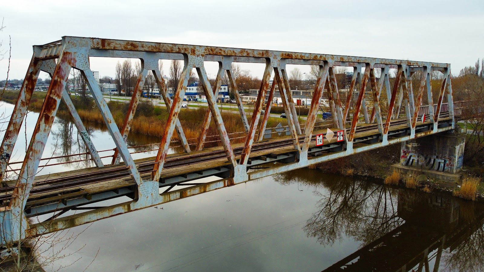 Nieczynny most kolejowy
