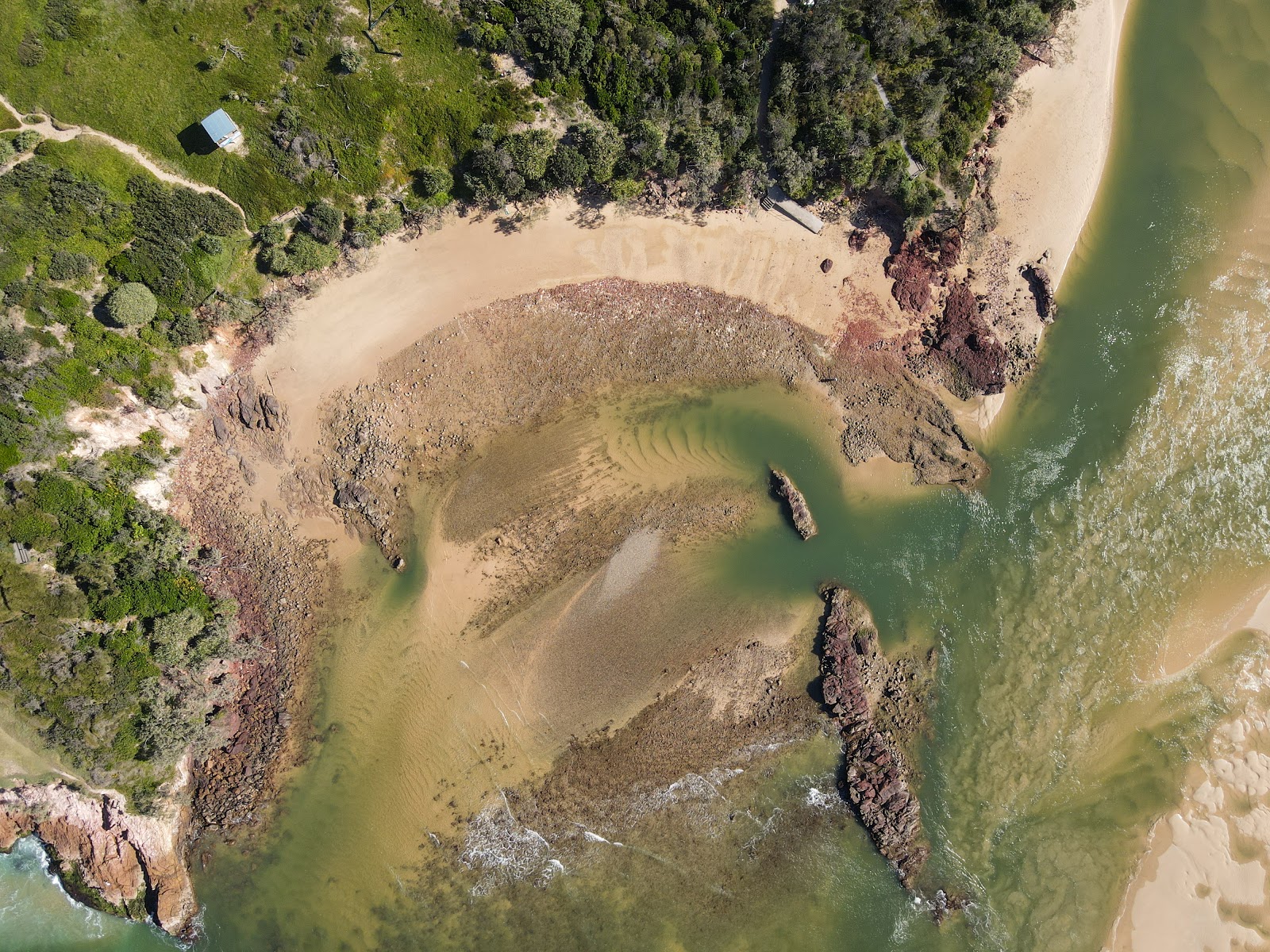 Foto av Little Beach med turkos rent vatten yta