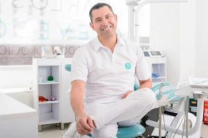 Carlos Acevedo Odontología image
