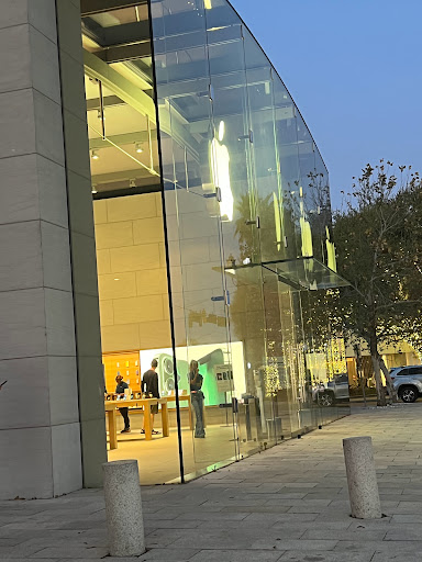 Computer Store «Apple Highland Village», reviews and photos, 4012 Westheimer Rd, Houston, TX 77027, USA