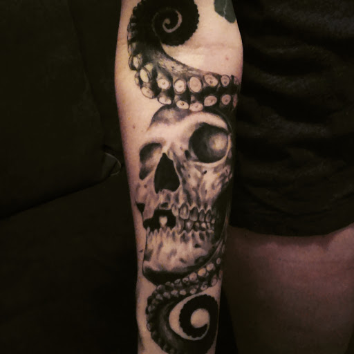 Tattoo Shop «Ink & Iron Custom Tattoo Studio», reviews and photos, 3700 N Cicero Ave, Chicago, IL 60641, USA