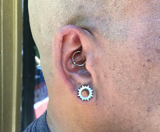 Body Piercing Shop «Immortal Art Tattoo & Body Piercing : Scottsdale», reviews and photos, 10255 N Scottsdale Rd #1, Paradise Valley, AZ 85253, USA