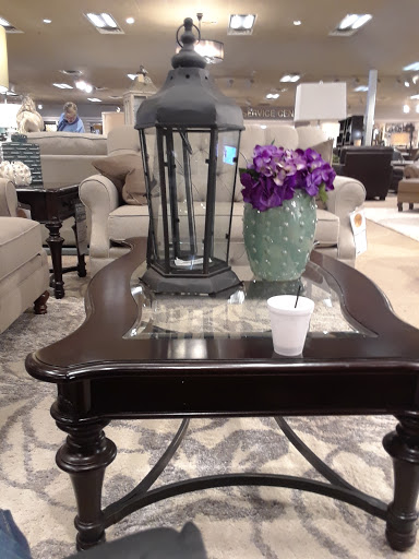 Furniture Store «Art Van Furniture - Muskegon», reviews and photos, 630 Seminole Rd, Muskegon, MI 49441, USA