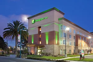 Holiday Inn & Suites Oakland - Airport, an IHG Hotel image