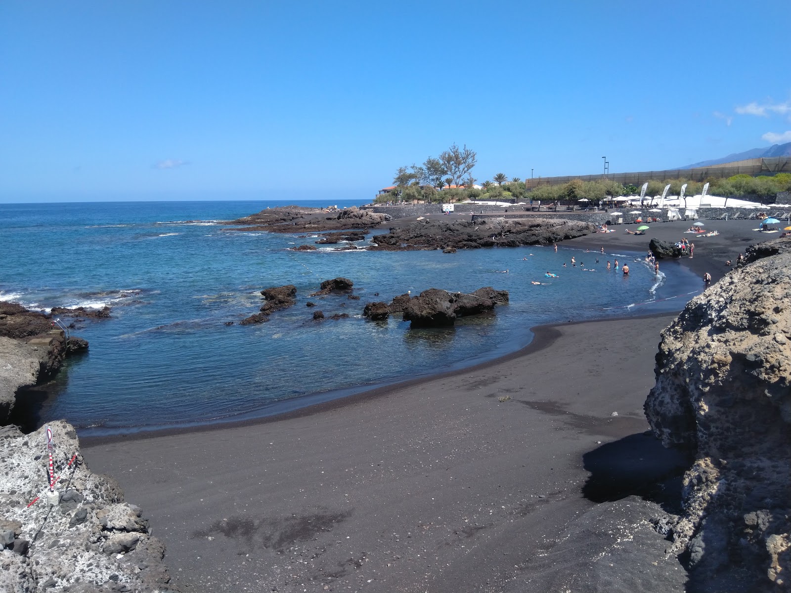 Foto av Playa La Jaquita med små multi -vikar