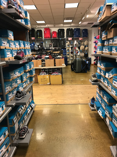 Sportswear Store «Columbia Sportswear Outlet», reviews and photos, 3 Monroe Pkwy, Lake Oswego, OR 97035, USA