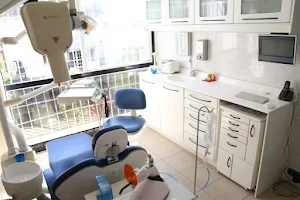 Odontología Omar Galvez Llanos. Implantes. image