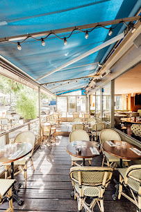 Atmosphère du Restaurant L'Arc Café à Paris - n°1