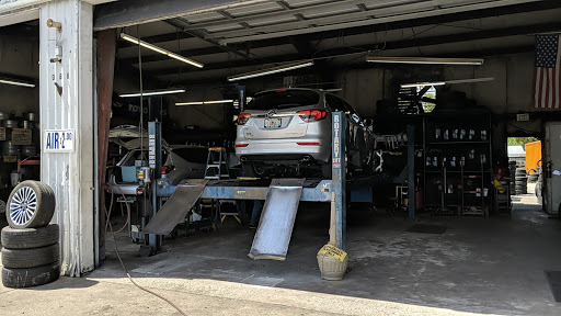 Used Tire Shop «Two Guys Tires and Auto Repair», reviews and photos, 366 N John Young Pkwy, Orlando, FL 32805, USA