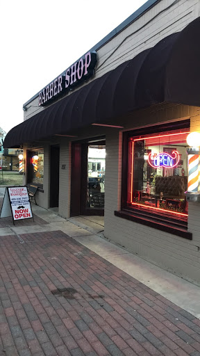 Barber Shop «LEGENDZ CLASSIC BARBER SHOP», reviews and photos, 207 N Center St, Arlington, TX 76011, USA